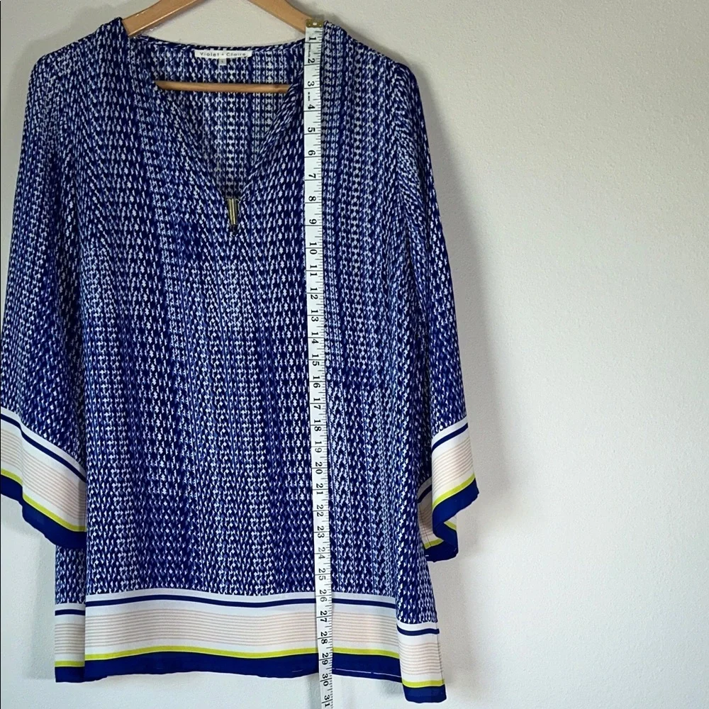 Violet & Claire Blue and White Geometric Blouse - Picture 6 of 10